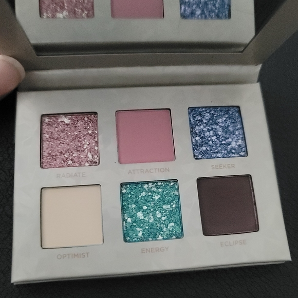 ❌️SOLD 🟣2/$40 - URBAN DECAY Stoned vibes mini eyeshadow palette - Picture 3 of 6